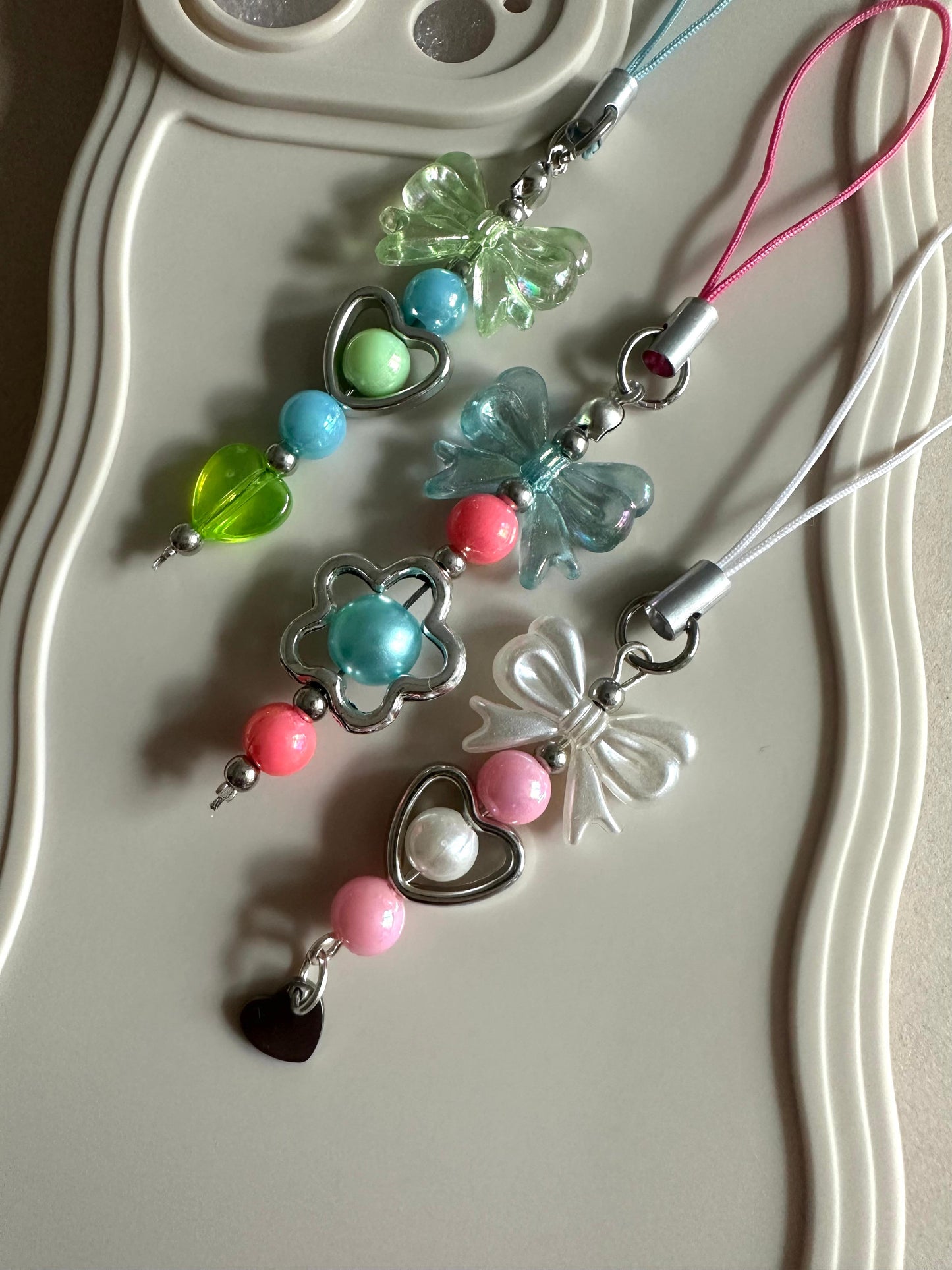 Handmade BOWL HEART DREAM phone charm with customizable bow colors for phone, AirPods, or bags
