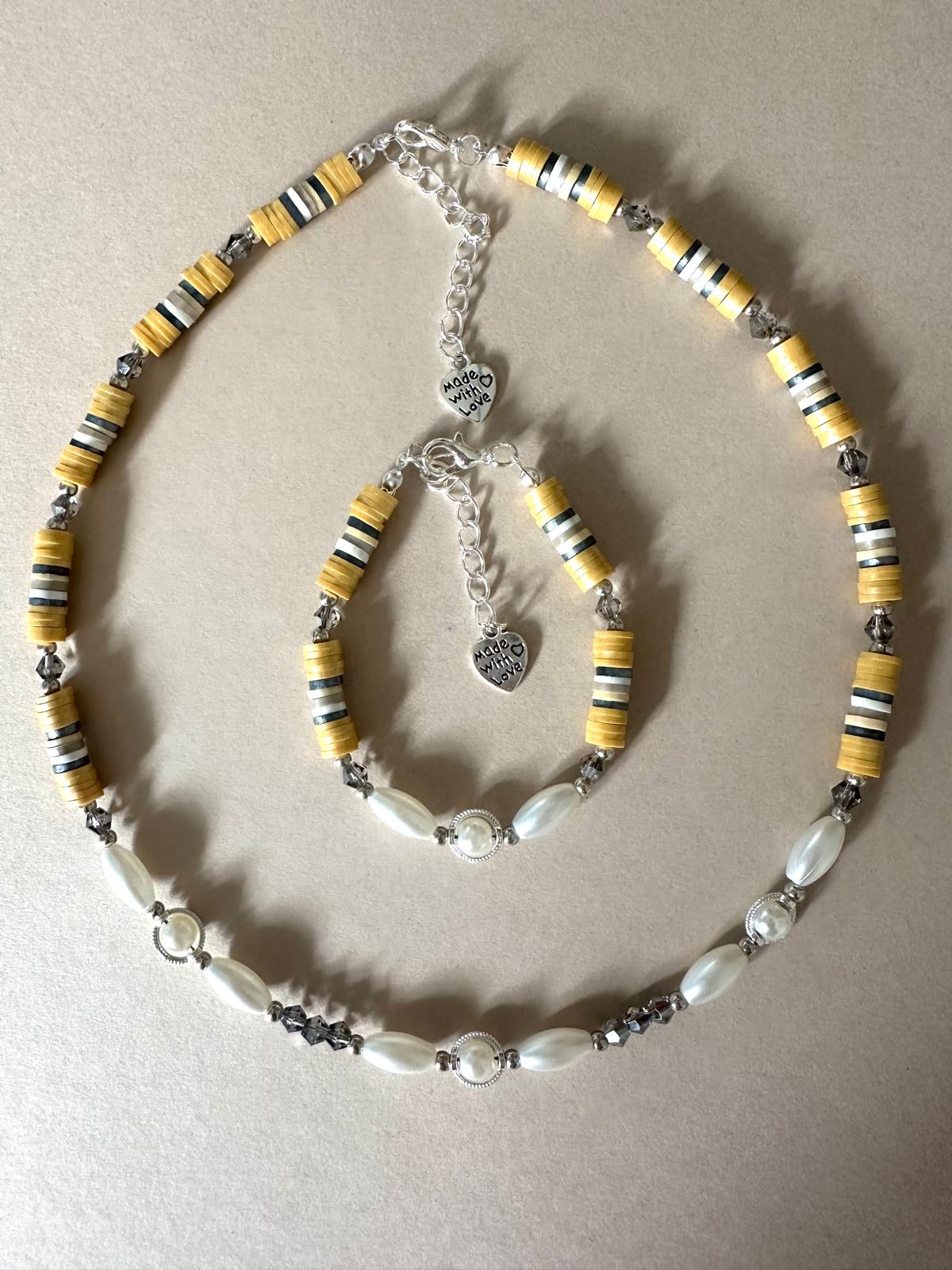 Handmade PEARLY VERDANT DREAMS bracelet with ivory pearls and gray crystal beads