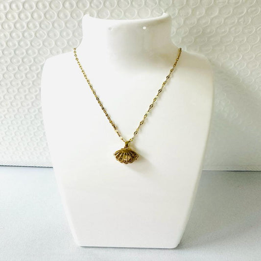 SHELL Charm Necklace