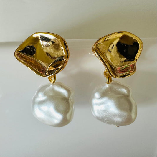 NAOMI Pearl Earrings