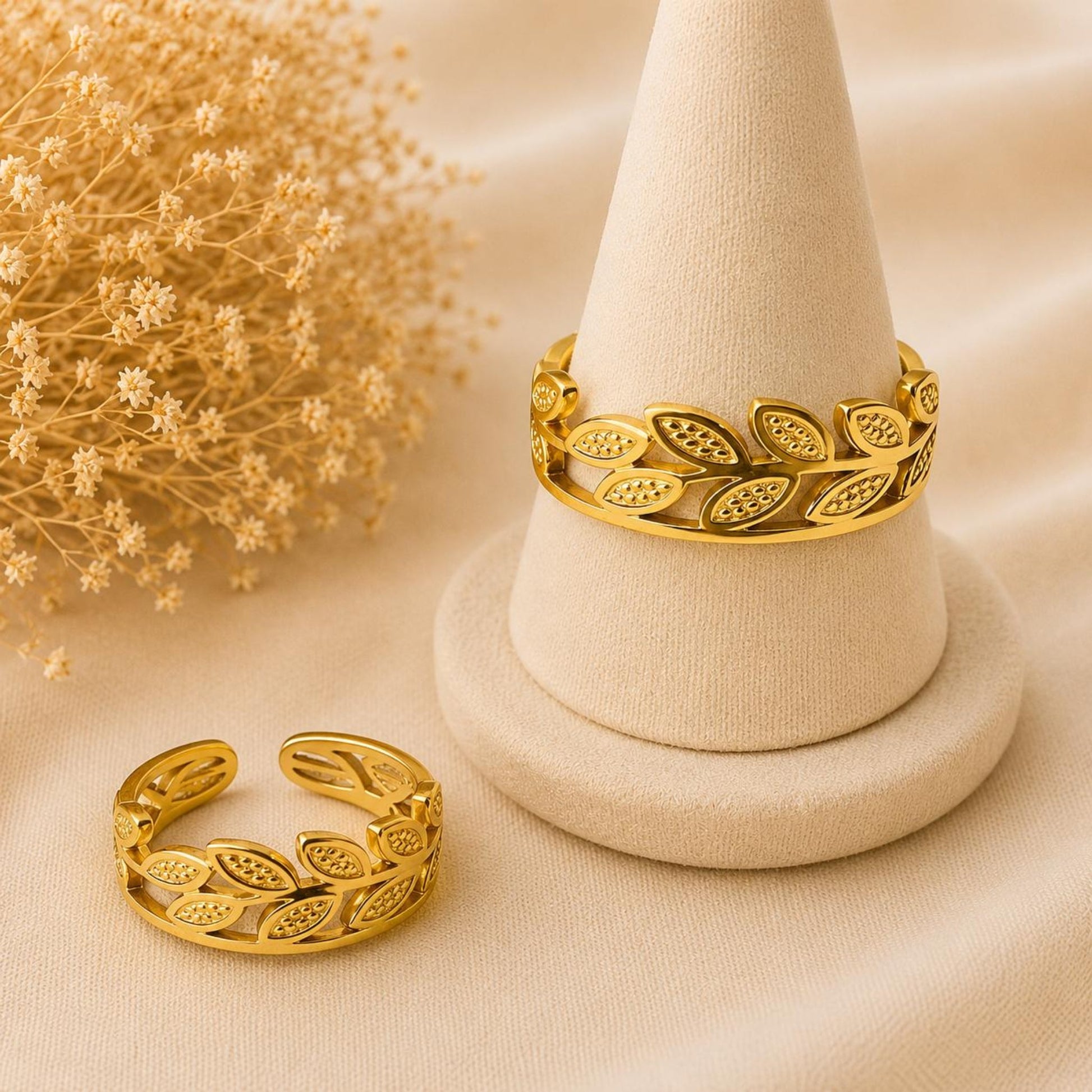 Adjustable golden ring made of 14K gold-plated stainless steel with elegant design
