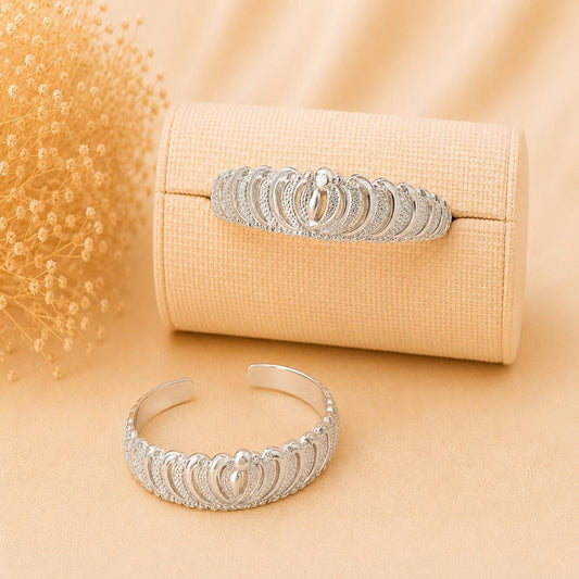 Silver-plated adjustable bangle with cable wire design for comfortable fit in trendy style