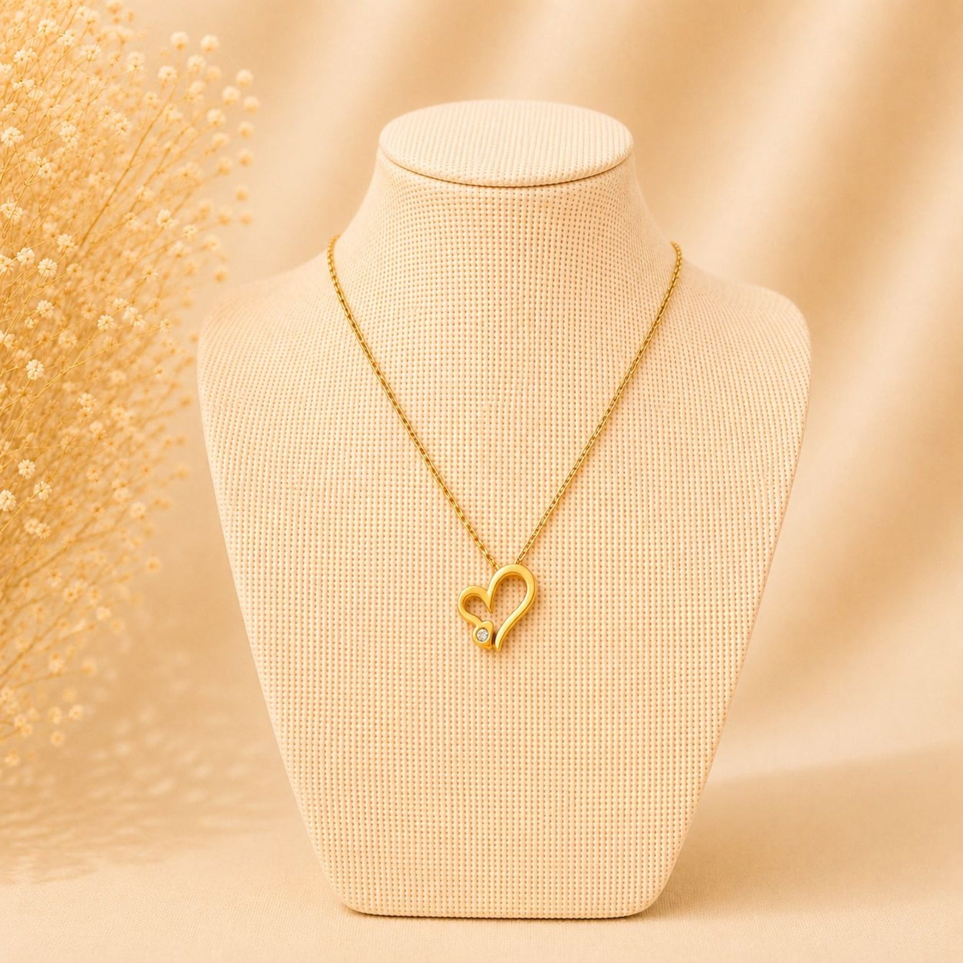 Golden stainless steel VERDANT LOVE necklace with elegant pendant