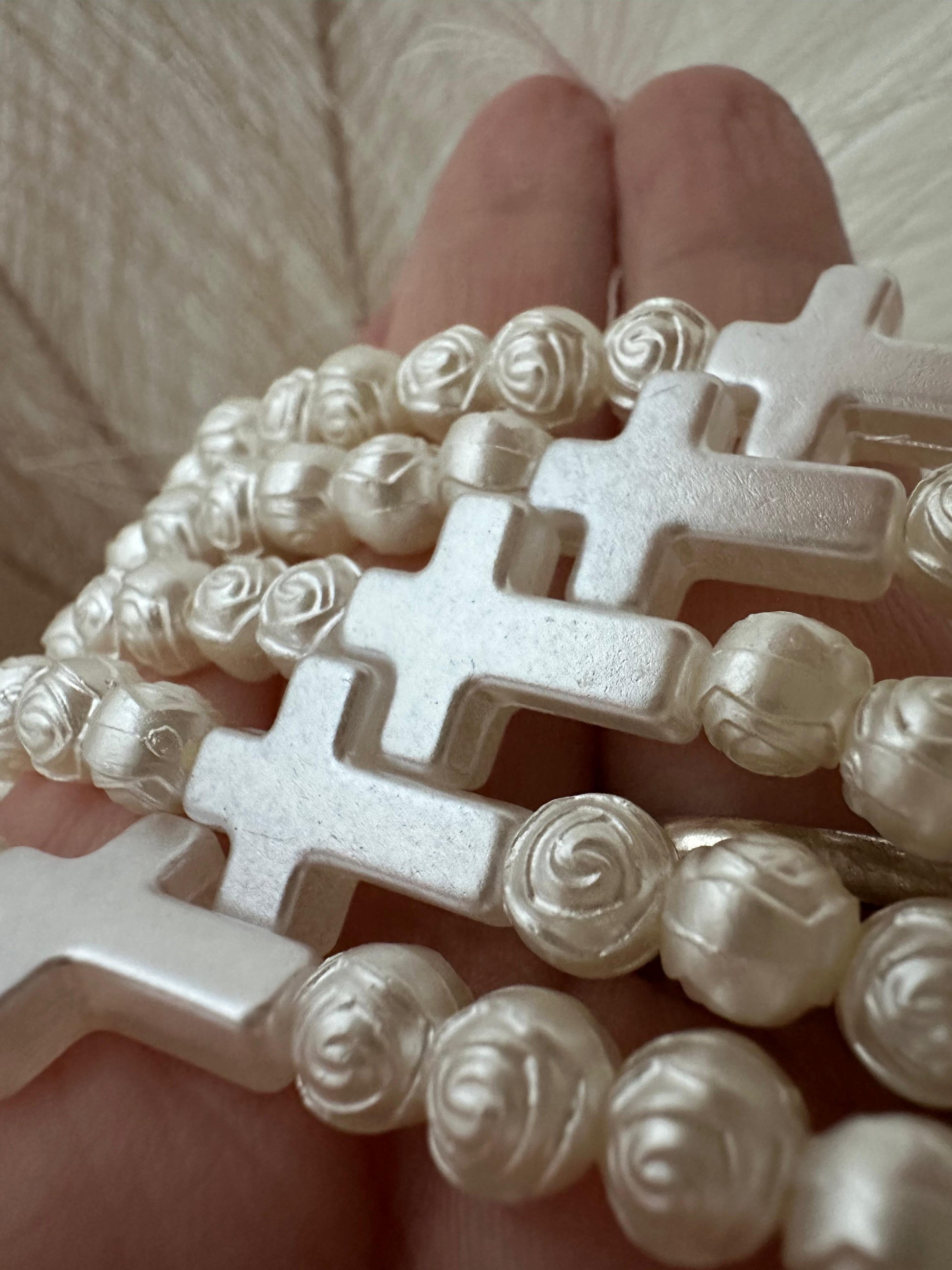 White rose cross stretch bracelet with ivory faux pearl beads and elastic band