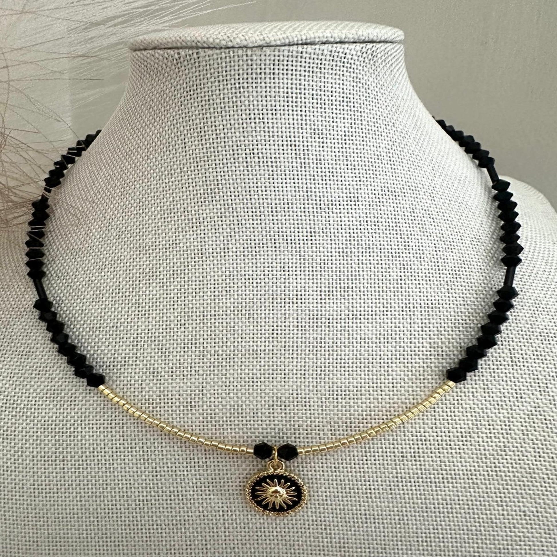 NOIR BEAUTY Handmade Necklace