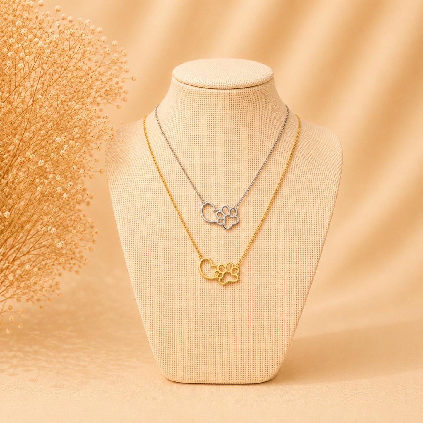 Elegant stainless steel heart and paw necklace in gold and silver, waterproof and tarnish-resistant, 45 cm length with extender