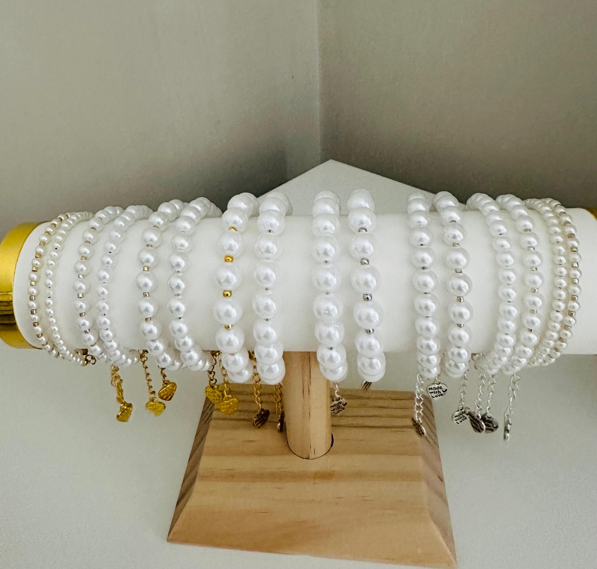 ELEGANT WHITE PEARL Handmade Bracelet - Gold or Silver Details