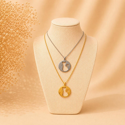 Golden stainless steel necklace with cat pendant, adjustable 50 cm length, trendy and tarnish-free design