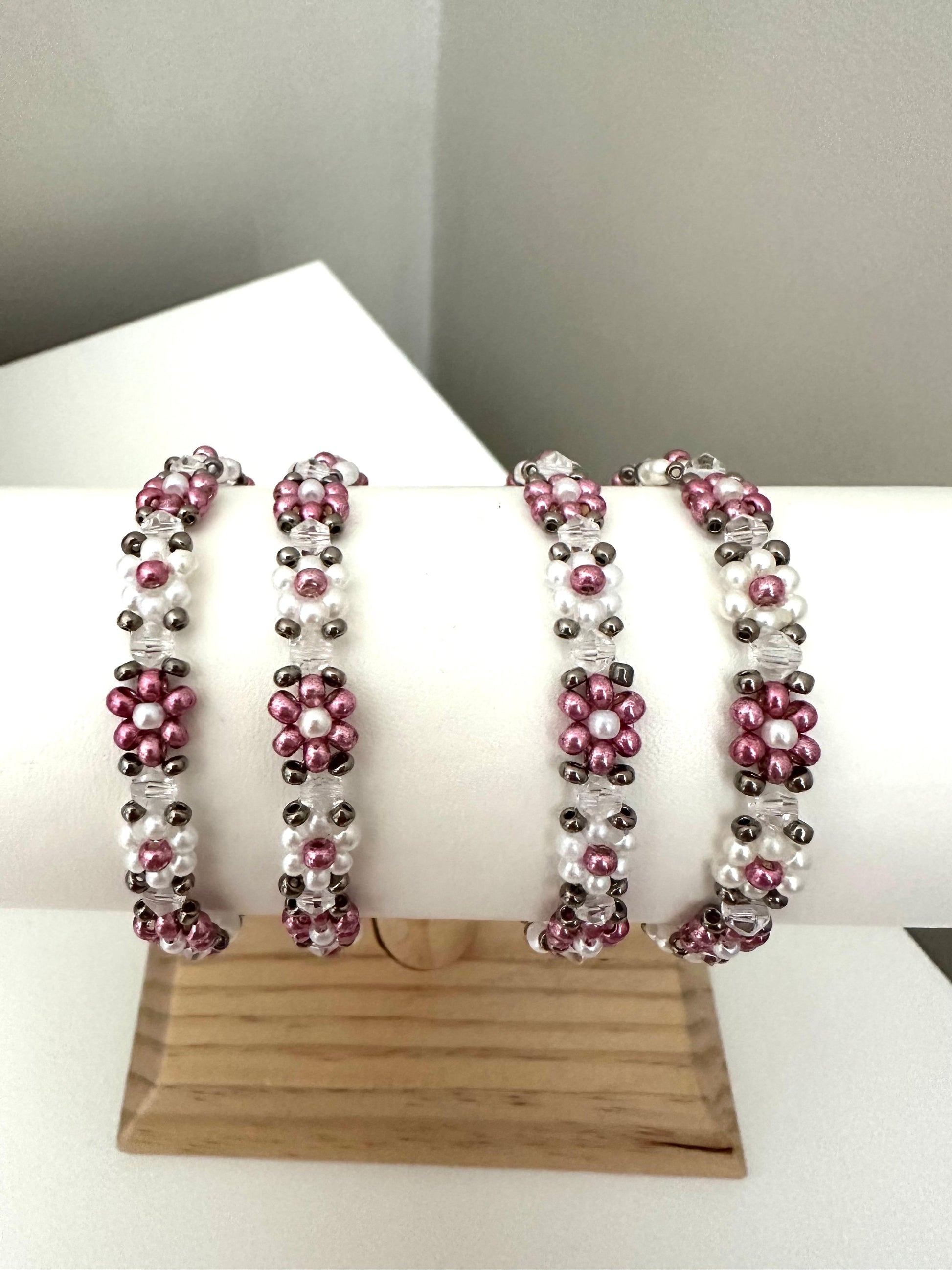 BLOSSOM GARDEN Handmade Bracelet with white and pink faux pearls and glass beads on nylon string