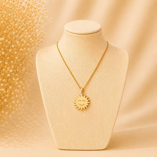 Golden stainless steel necklace with sunflower pendant, 45 cm chain, waterproof and tarnish-free elegant jewelry accessory