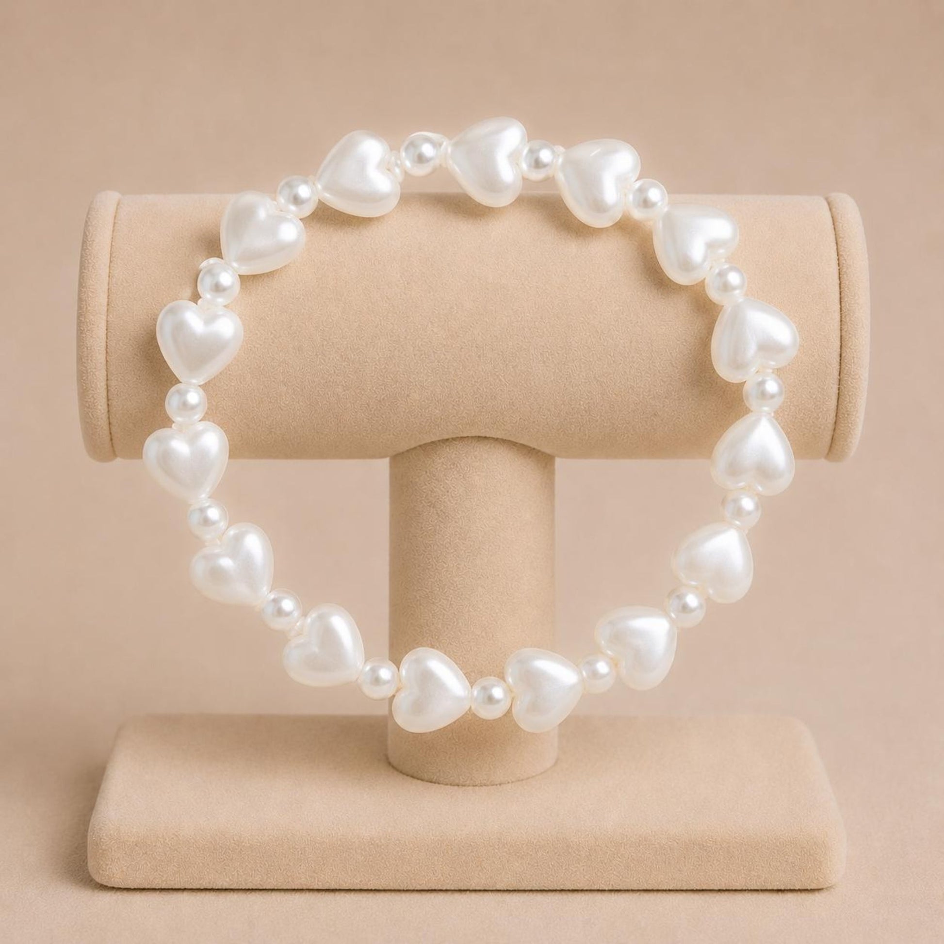 ALISSA stretch bracelet with faux pearls and heart-shaped beads on elastic band